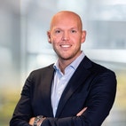 Bilde av megler Fredrik Simensen