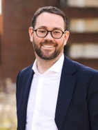 Bilde av megler Fredrik Risanger Busk