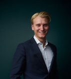 Bilde av megler Henrik Holten Riste