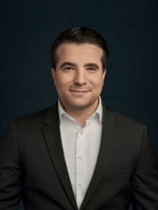 Bilde av megler Arian Tabaku