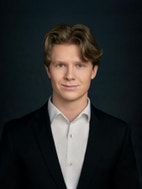 Bilde av megler Joakim Risbakken