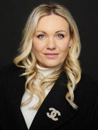 Bilde av megler Emilie Skatvedt