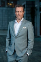 Bilde av megler Andreas Holck