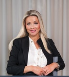 Bilde av megler Martine Svendsen