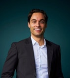 Bilde av megler Henrik Mathisen