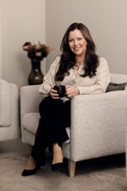 Bilde av megler Renate Ripe Johnsen