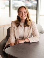 Bilde av megler Christine Larsen-Solhaug