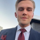 Bilde av megler Adrian