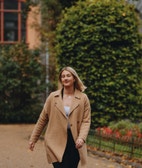 Bilde av megler Andrine Valde Viset