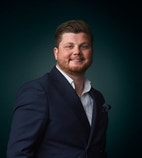 Bilde av megler Sander Hansen Skrettingland