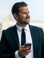 Bilde av megler Daniel Løken
