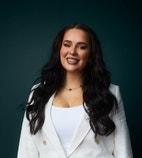 Bilde av megler Sonia Naveed Sheikh