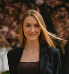 Bilde av megler Synnøve Sletten Karlsbakk