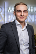 Bilde av megler Benjamin Ahmad