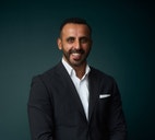 Bilde av megler Ali Aftab Inayat