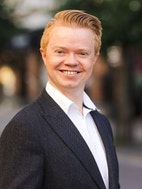 Bilde av megler Emil Samland