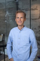 Bilde av megler Håvard Eliassen