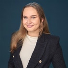 Bilde av megler Julie Slåtto