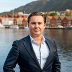 Bilde av megler Fredrik Skjelvik Hjelmtveit