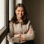 Bilde av megler Charlotte Andersen