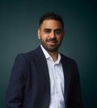 Bilde av megler Israr Ali