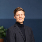 Bilde av megler Simen Ørmen