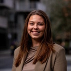 Bilde av megler Karen Marie Fallet