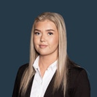 Bilde av megler Carina Engum