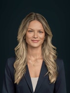 Bilde av megler Emilie Rønvik