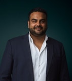 Bilde av megler Kapil Sarna