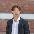 Bilde av megler Håkon Sakariassen