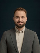 Bilde av megler Dawid Dominik Jafra