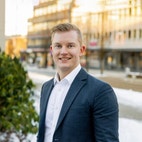 Bilde av megler Tage Helle