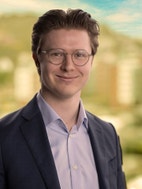 Bilde av megler Joakim Risbakken