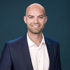 Bilde av megler Adrian Nordvik