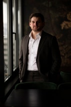 Bilde av megler Bing Gary Woolgar Kristiansen