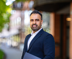 Bilde av megler Waqas Sharif