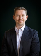 Bilde av megler Joakim Karlsen