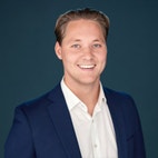 Bilde av megler Stian Todd