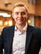 Bilde av megler Magnus Kåsa Minde
