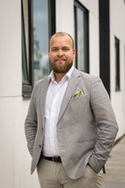 Bilde av megler Levi Eide-Gout