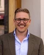 Bilde av megler Nilas Bakker