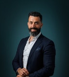 Bilde av megler Hamza Farhat