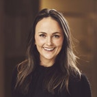 Bilde av megler Caroline Holmstrøm Totland