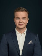 Bilde av megler Julian Lie