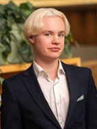 Bilde av megler Tobias Kørra Grande