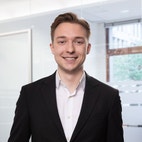 Bilde av megler Adrian Ringsbu