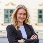 Bilde av megler Signe Stensby Bakken