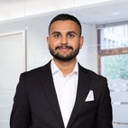 Bilde av megler Karanjit Bhatti