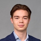 Bilde av megler Oliver Mihelin